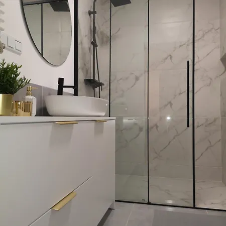 Apartament Przy Uniwersytecie Kopcinskiego 15 * Λοτζ